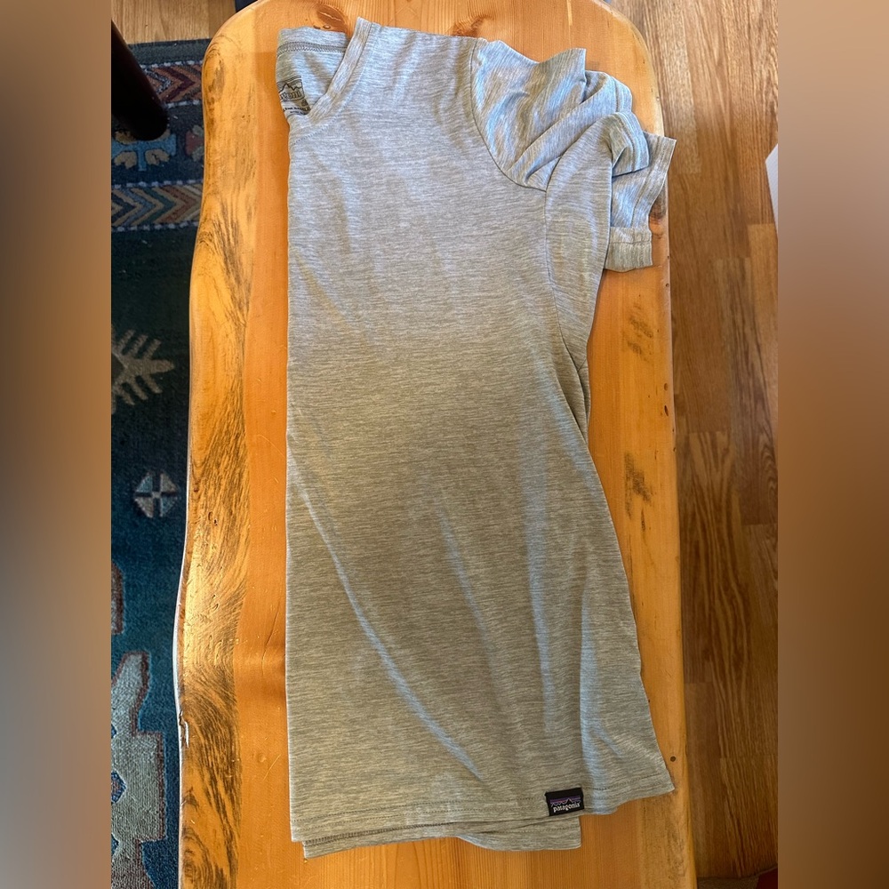 Gray Women’s Patagonia Capilene Baselayer Small